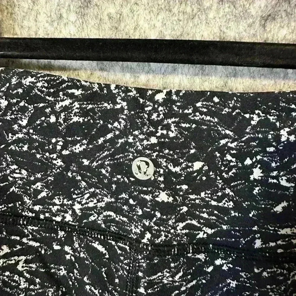 Lululemon Fast and Free HR Crop - Size 4 - Picture 3 of 4